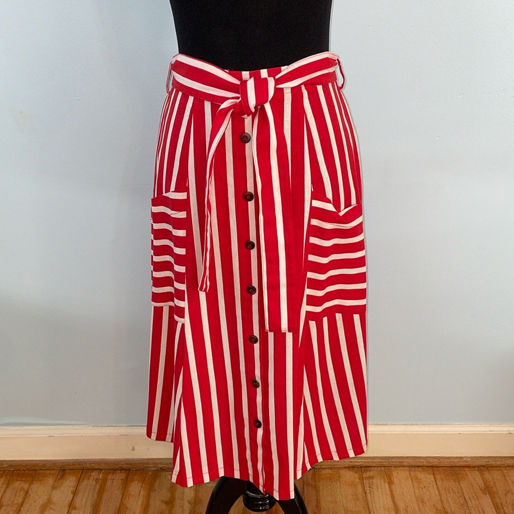 METROWEAR beautiful red and white flared skirt. Size small. NWOT.